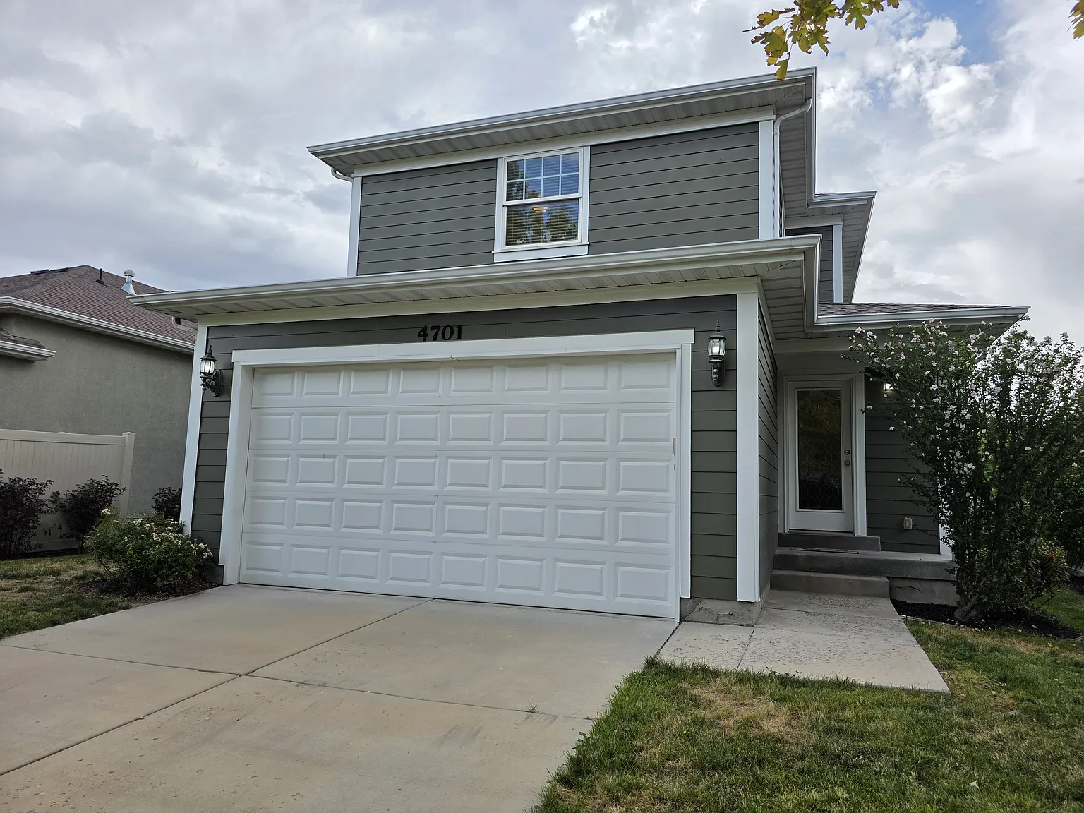3 bed, 3.5 bath, 2228 sqft, $2,550 — Photo 2