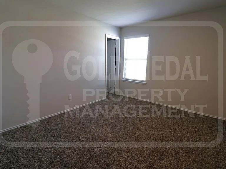 5004 Karen Green Dr — Photo 17