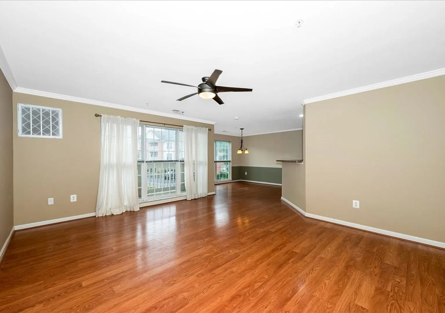 Excellent Elevator Condo for Lease — Photo 4