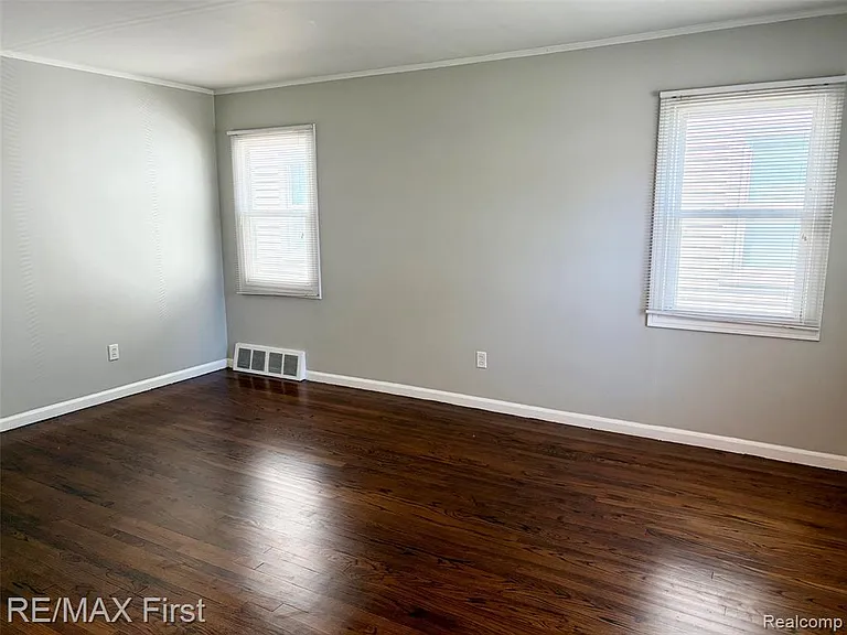 3345 Horton St — Photo 3