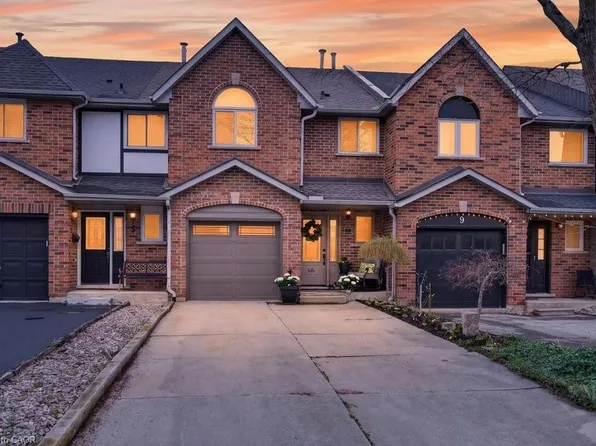 7 Perthshire Ct, Hamilton, ON L9B 2H1