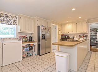 84 Oak Hill Rd APT 2, Fayville, MA 01745