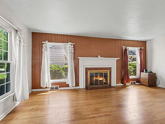 5th image of 7024 Magoun Ave