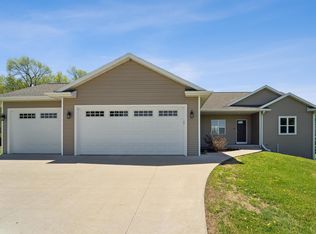 N3293 Ledgeview Dr, CHILTON, WI 53014