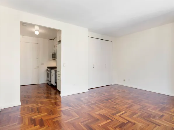 250 East 54th Street 25B image 3 of 5
