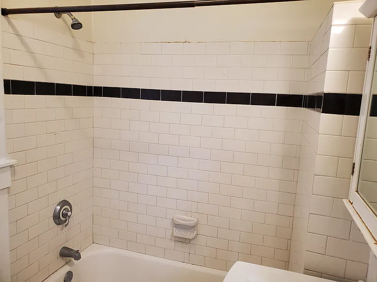 2219 Whitaker St — Photo 4