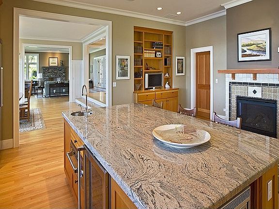 5th image of 9250 Allens Cove Ln NE