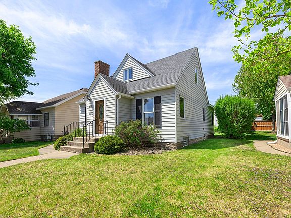 3rd image of 619 12th Ave N