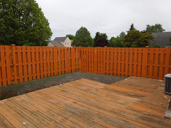3rd image of 800 Somerset Cir