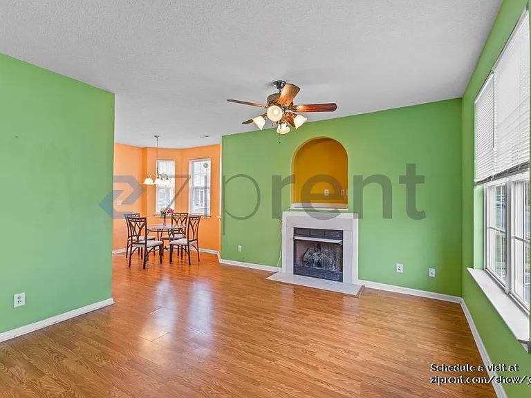 8104 Kings Creek Dr — Photo 2