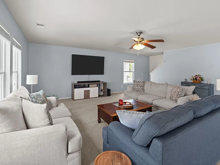 415 Valdez Ct — Photo 20