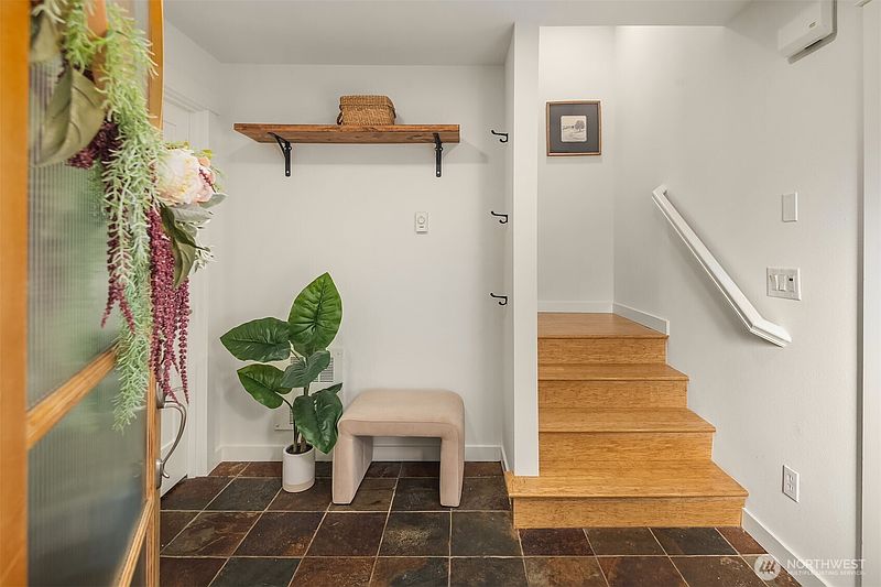 5th image of 218 24th Avenue E #A