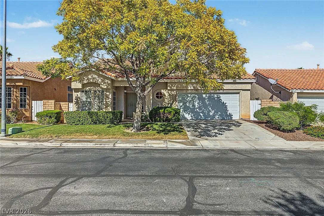 3 bed, 2.5 bath, 1653 sqft, $1,895 — Photo 1