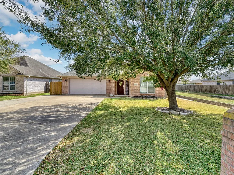 1008 Gardenia St — Photo 1