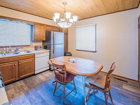 5th image of 275 McDonald Dr