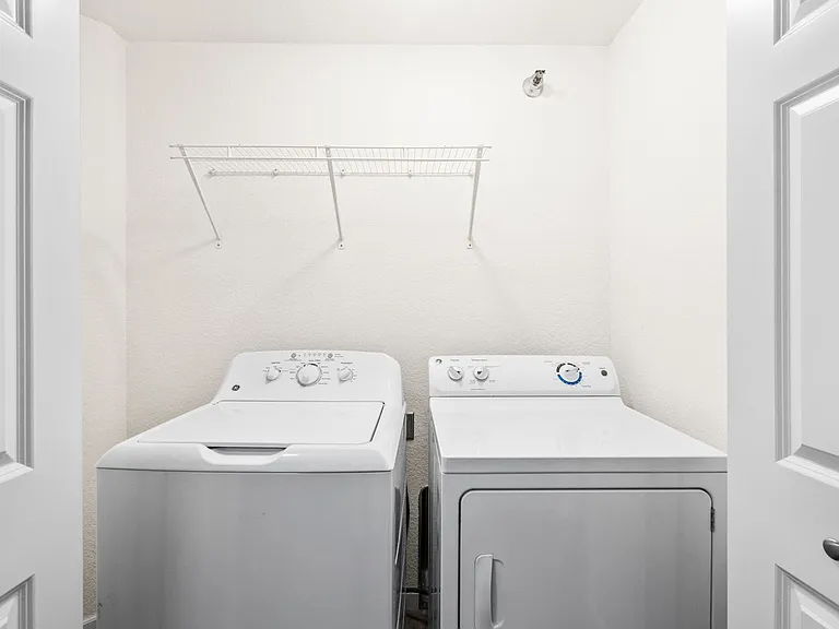 Willow Falls Apartments — Photo 41