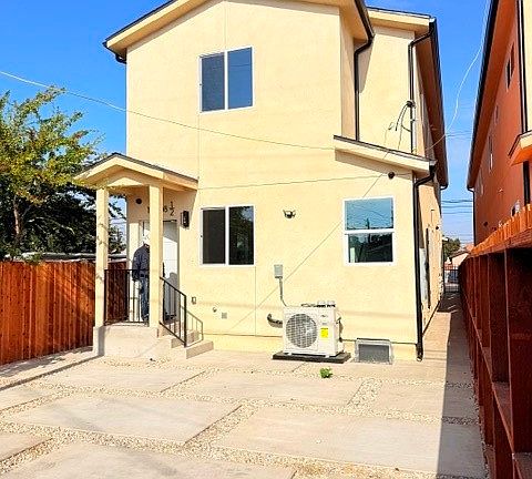 3rd image of 11108 S Avalon Blvd