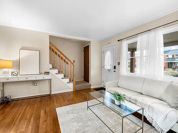 4th image of 2811 Moorgate Rd