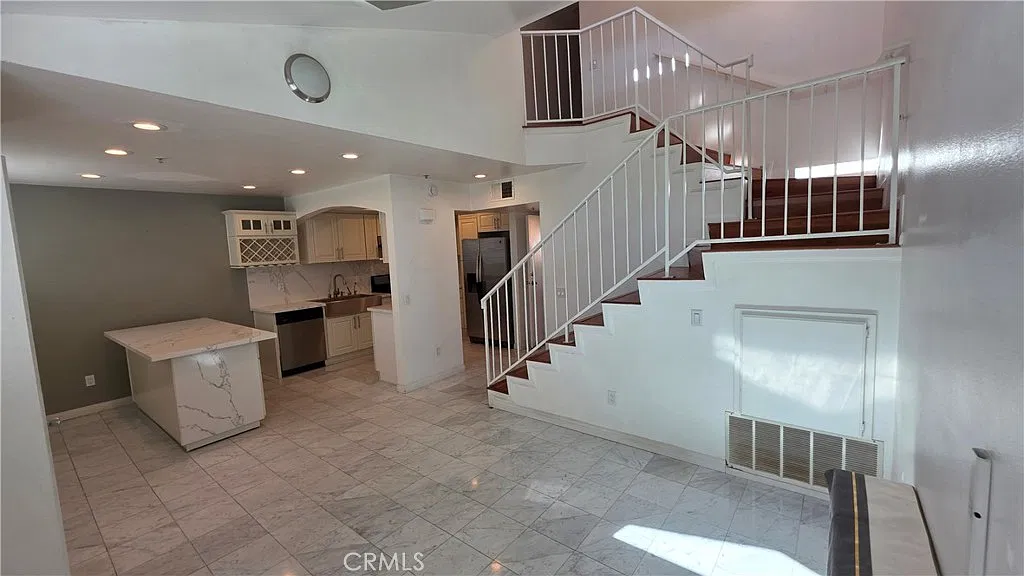 3 bed, 2.5 bath, 1175 sqft, $3,700 — Photo 1