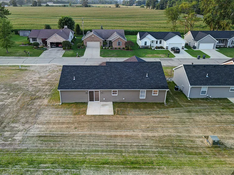 1013 Caroline Ave — Photo 2