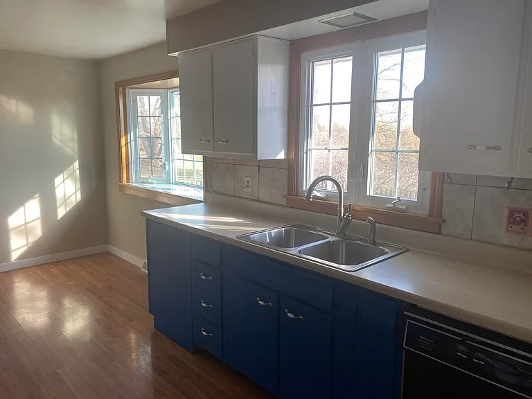 2563 Main St — Photo 7