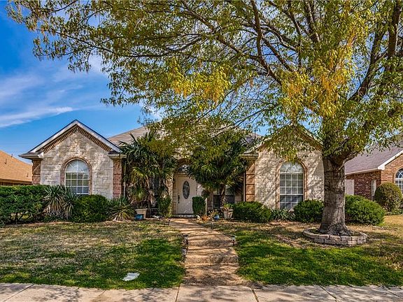 2nd image of 1439 Woodmont Dr