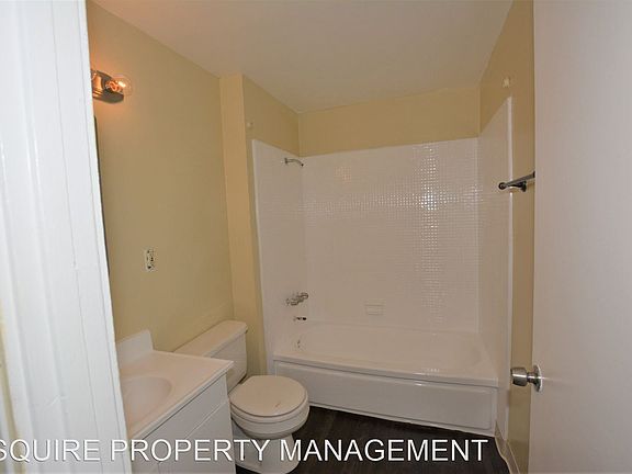 3rd image of 990 Ashland Ave APT 6
