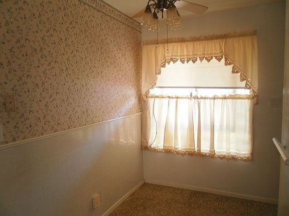 5th image of 44042 Fern Ave