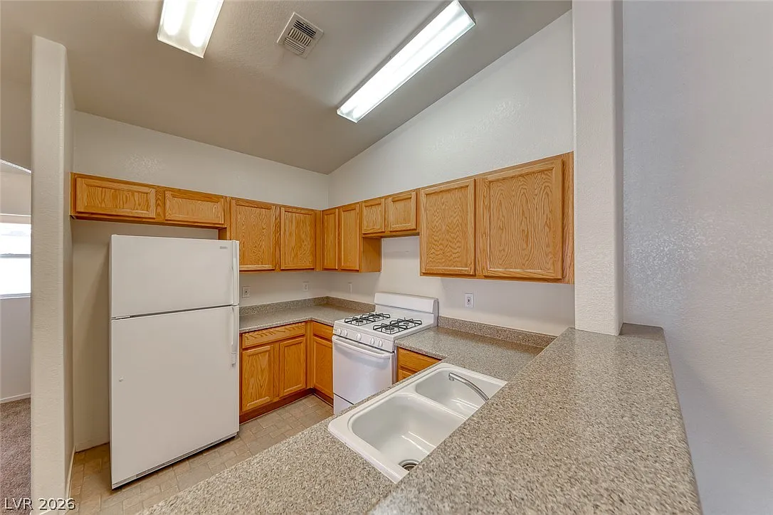 2 bed, 2.0 bath, 1079 sqft, $1,445 — Photo 4