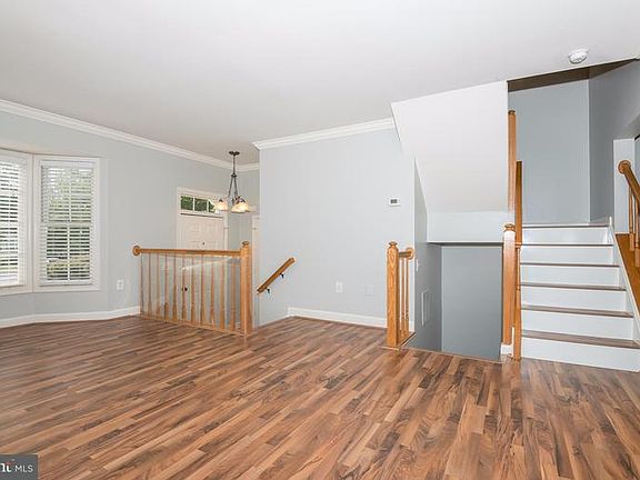 3rd image of 31 Drumcastle Ct