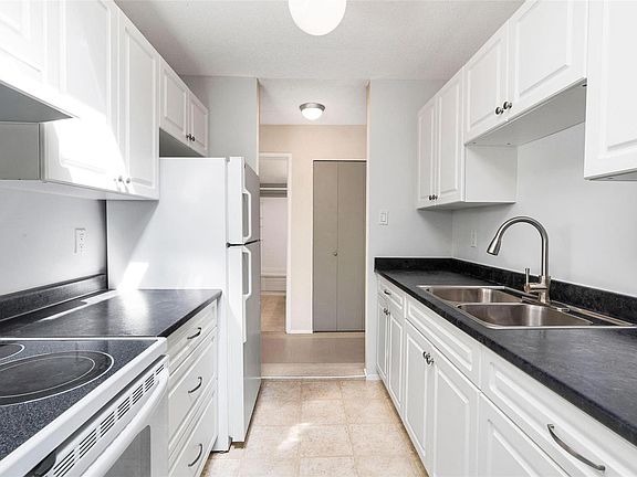 4th image of 909 Pembroke St #417