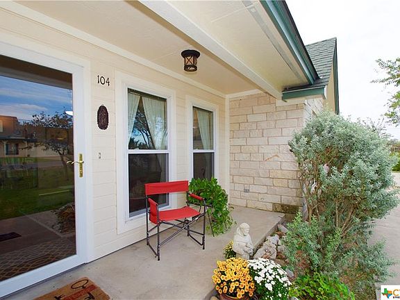 2nd image of 204 River Hills Dr