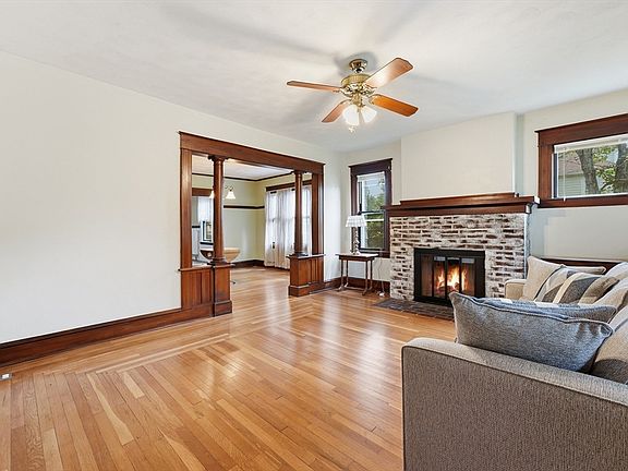 4th image of 44 Woodmont St