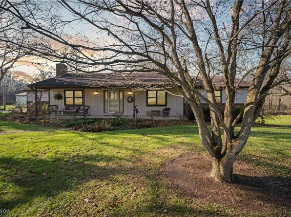 215 State St, Kipton, OH 44074