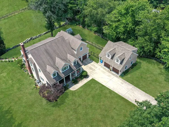 736 Adams St, Holliston, MA 01746