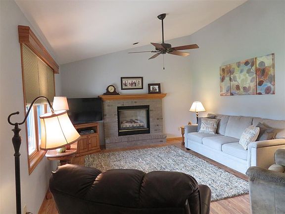 Living Room - Gas Fireplace