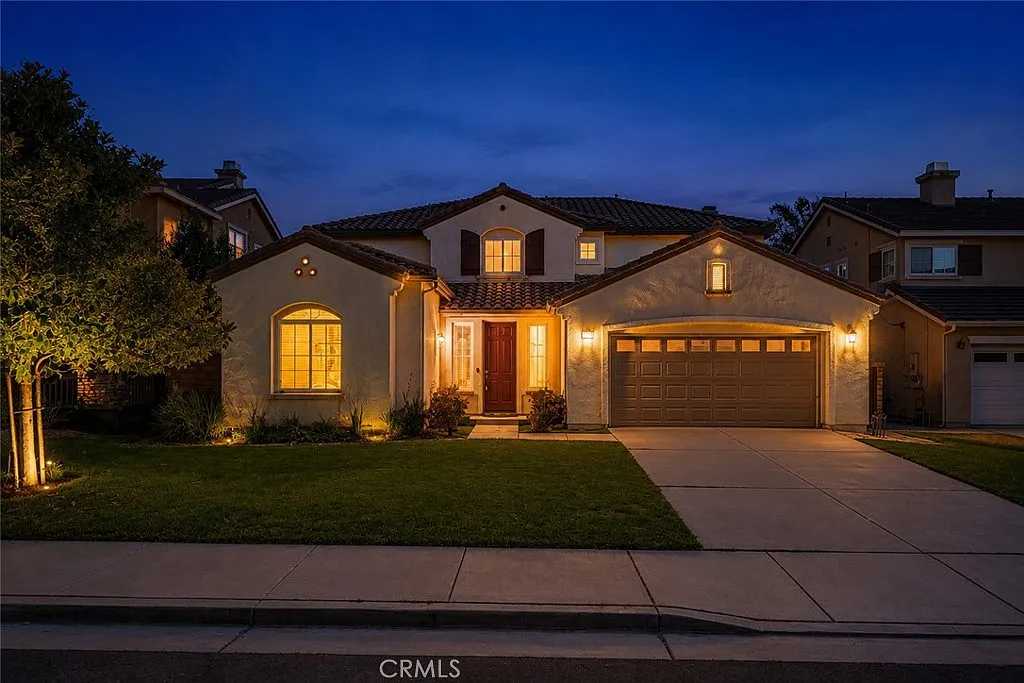 5 bed, 3.5 bath, 3233 sqft, $3,700 — Photo 2