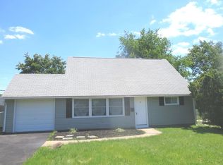 14 Valor Ln, Levittown, PA 19054