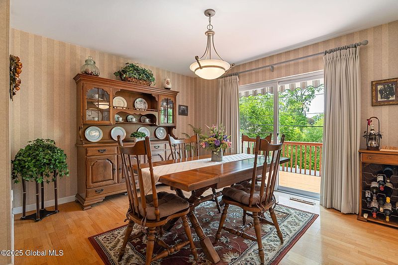 4th image of 1401 Balltown Road