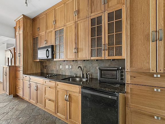 3rd image of 114 E 98th St APT 1W