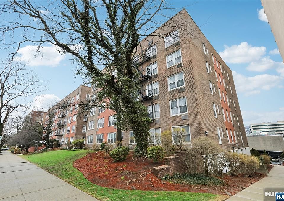 1st image of 2160 Center Ave APT 4N