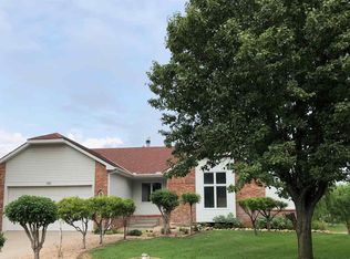 101 N Brownthrush Cir, Wichita, KS 67209
