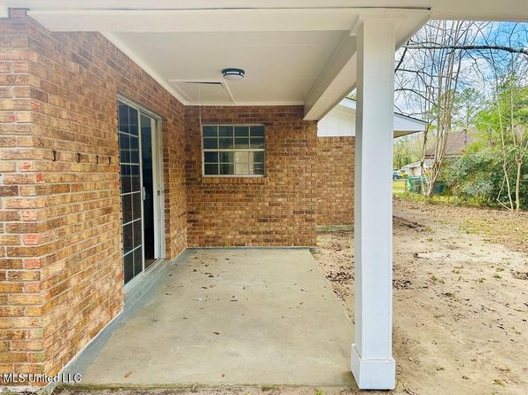 118 Essex Ct, Picayune, MS 39466