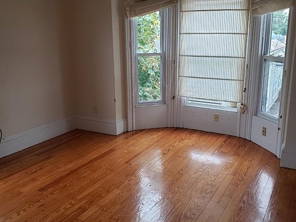 4th image of 23 Grove St Unit 1-3