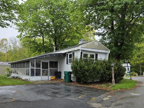 1237 Central St Trailer 7, Leominster, MA 01453
