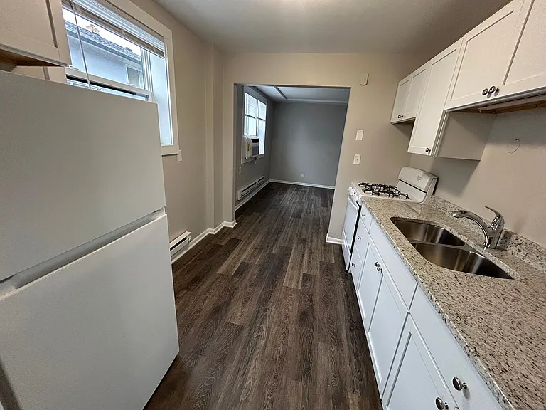 1737 Thomas Ave W — Photo 6