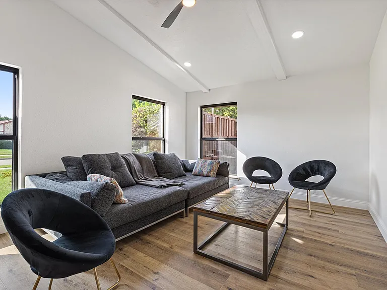 3404 Newkirk Dr — Photo 10