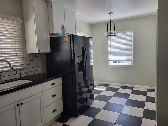4th image of 1261 W 22nd St