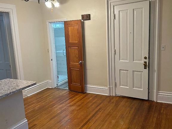 4th image of 423 Crescent St NE #1