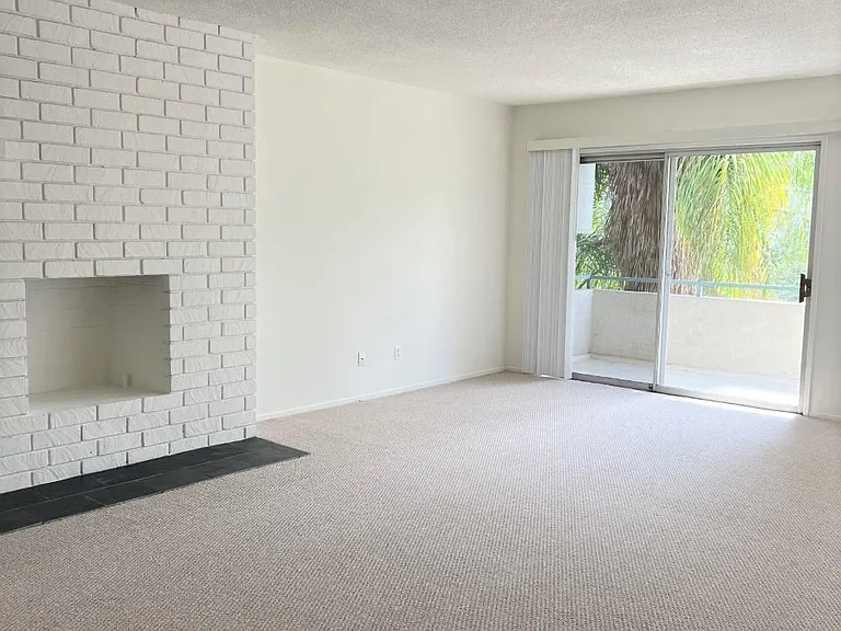 801 S Lucerne Blvd #405 — Photo 1